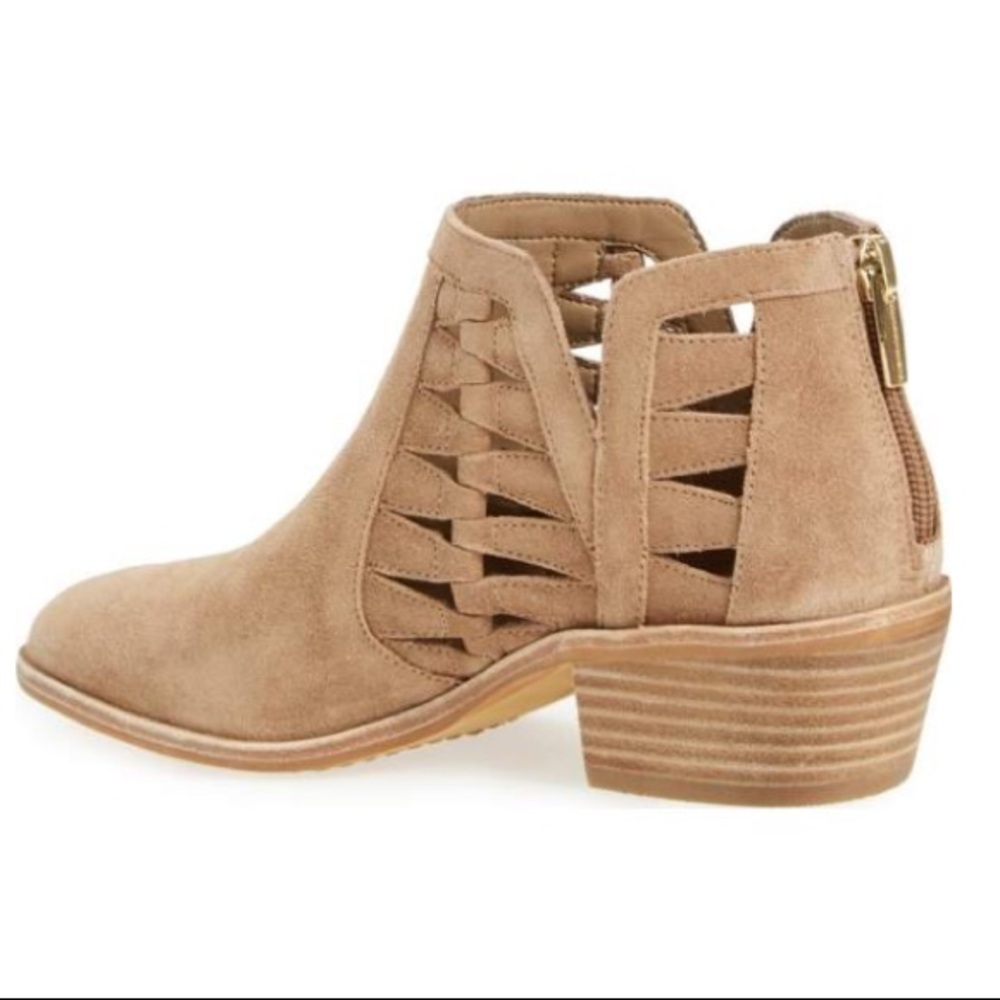 Vince Camuto 'Peera' Cutout Bootie - Picture 4 of 8